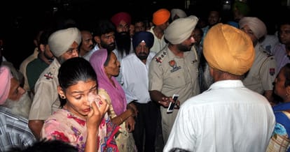 woman police official Hurt by police, put the tarffic jam at mohali, chandigarh