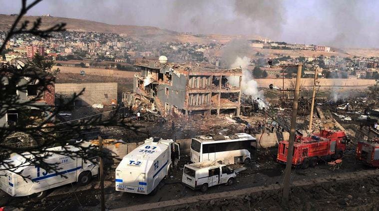 many policemen died in turkey due to Suicide attack