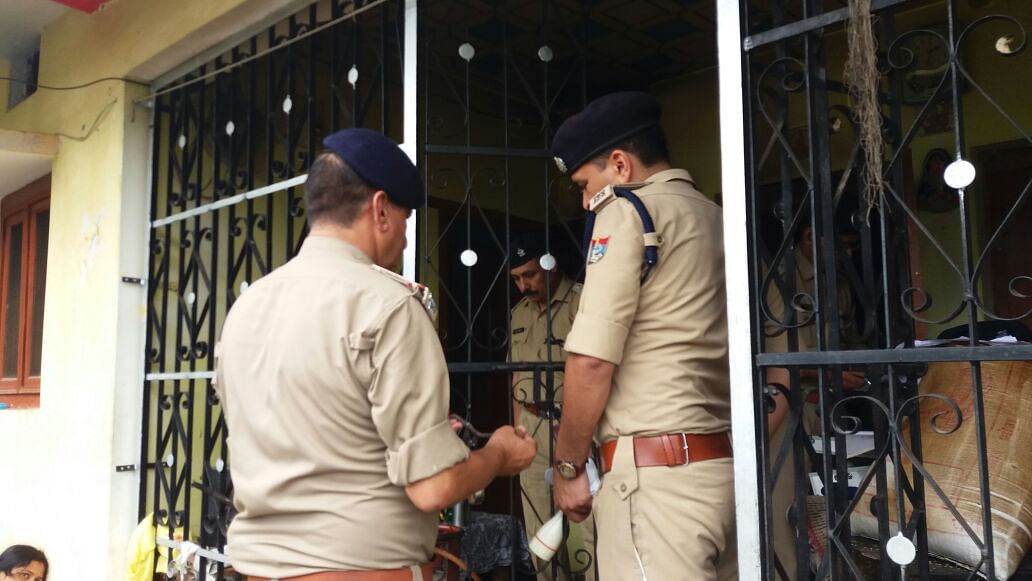 Dehradun News: शहर के कई स्पा सेंटर और हुक्का बार में पुलिस ने मारा छापा, 28 चालान कर 60 हजार जुर्माना वसूला