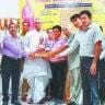 राज्यपाल आचार्य देवव्रत को सम्मानित करते हुए।