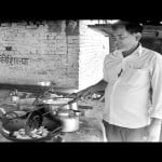 समोसा बनाते छोटेलाल।