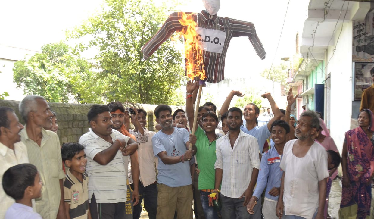 Blew against waterlogging CDO's effigy, protesting