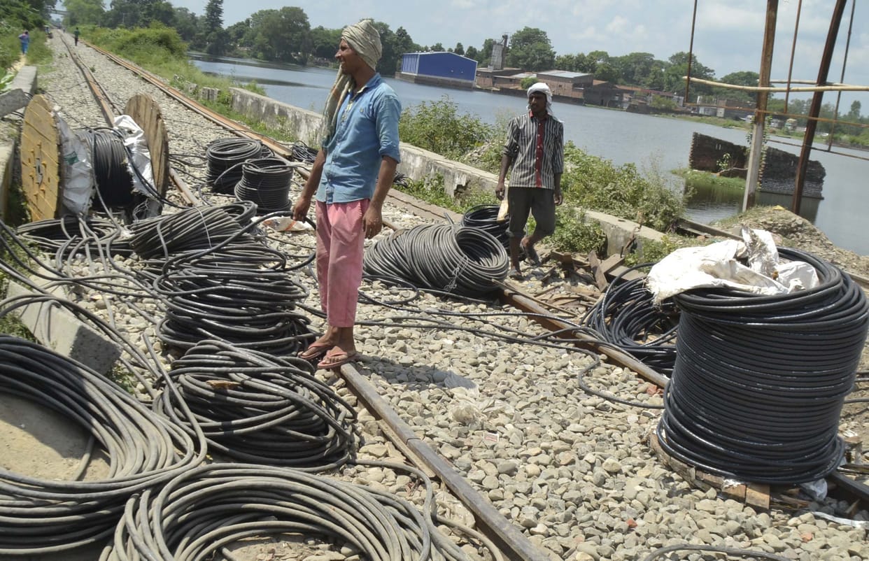Starting signal system The cable laying work