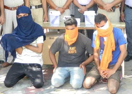 three arrested in loot case