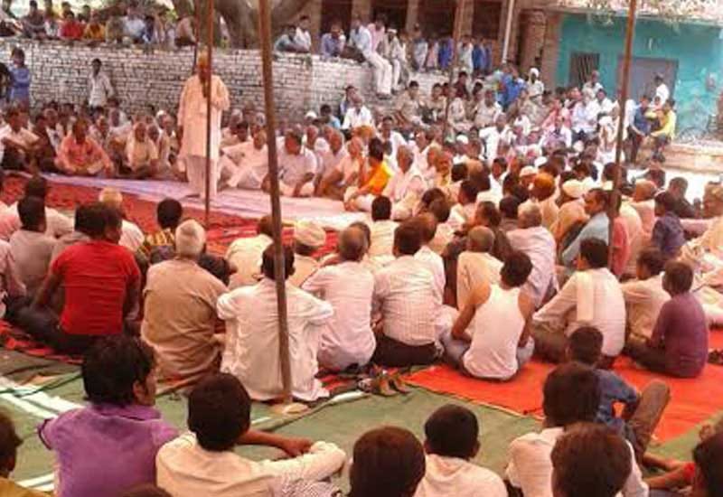 whole village bycoat from accused family in UP's Agra