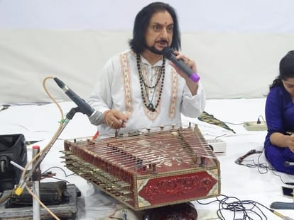 bhajan soporee talks about music instrument santoor.