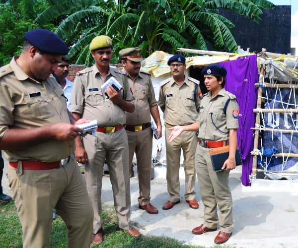 Robbery in gomati nagar Lucknow.