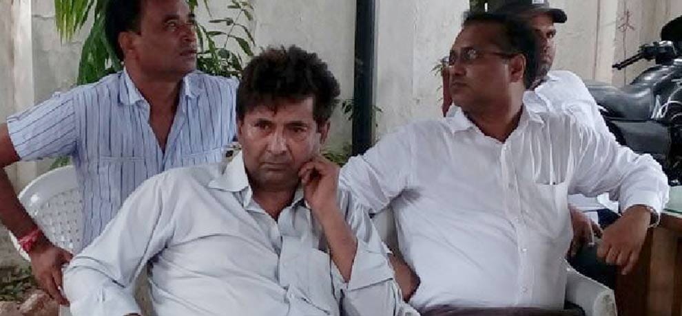Before suicide varun send obscene pic and threat to girlfriend parents 
