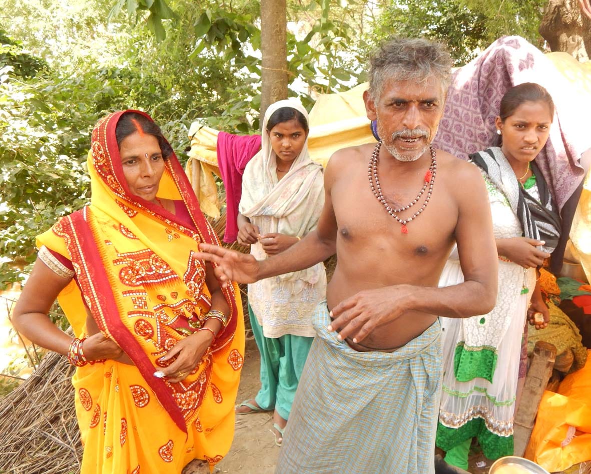NH -31 jam by offloading victims