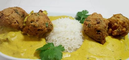 Indian cricket team players enjoying kadhi chawal in florida