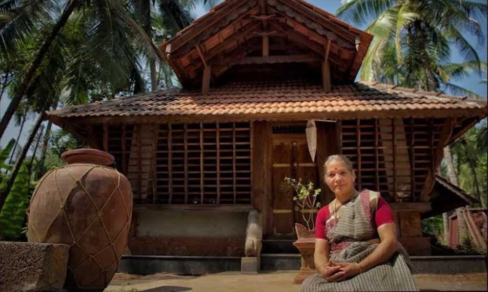 know how meenakshi amma training Kalaripayattu to youth