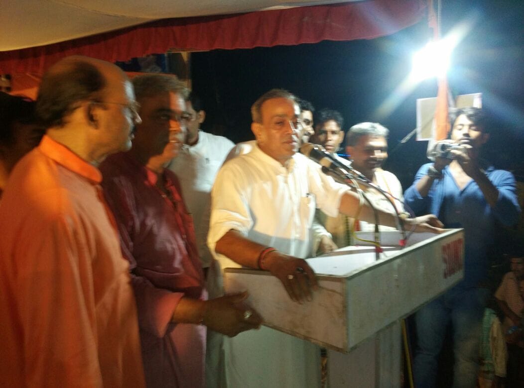 congress leader adresses public meeting