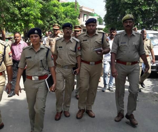 Robbery in gomati nagar Lucknow.