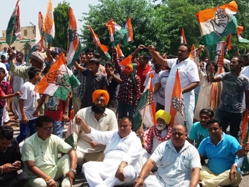 protest, garhshankar protest, protest against slatter house, congress protest, amritsar 