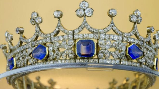 Queen Victoria's crow will not go out of britain