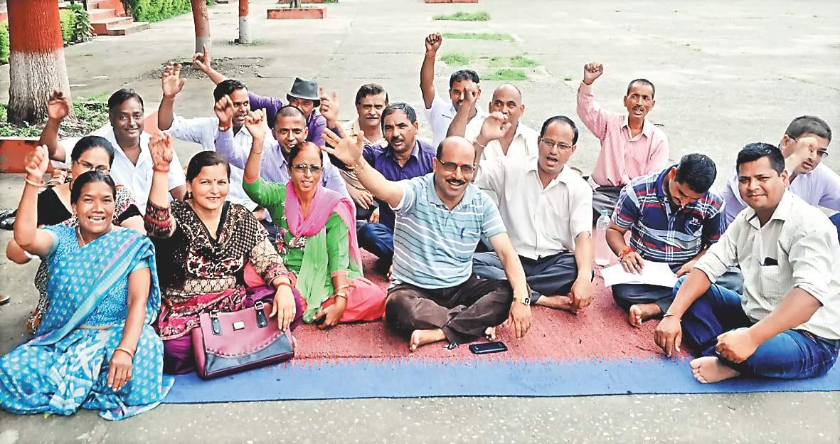 Lockout: 5850 students returned unread