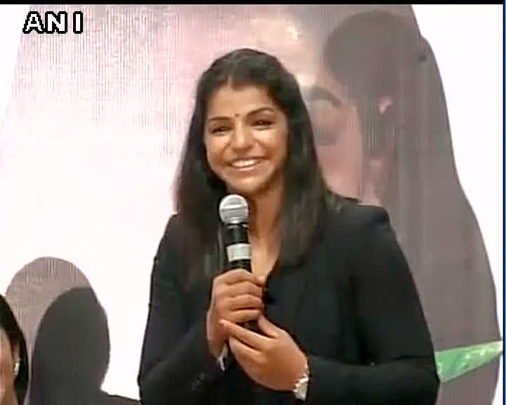 sakshi want family photo with sachin tendulkar