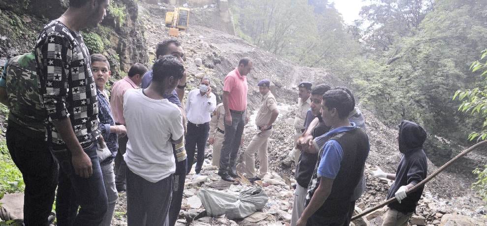 dead body found near congress bhawan in shimla