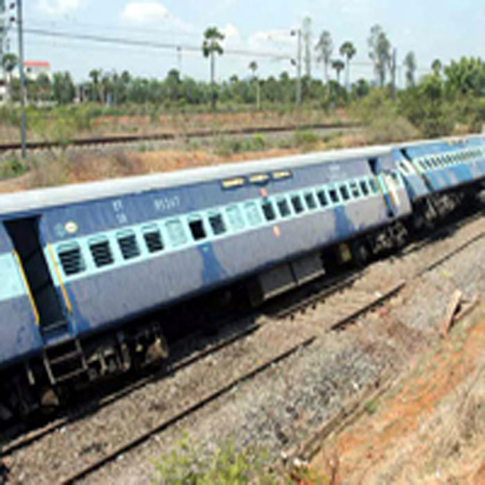 Thiruvananthapuram -Mangalore Express train derails all passengers safe