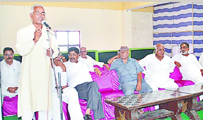 prashashan ki udasinta se bhatton ko ghata