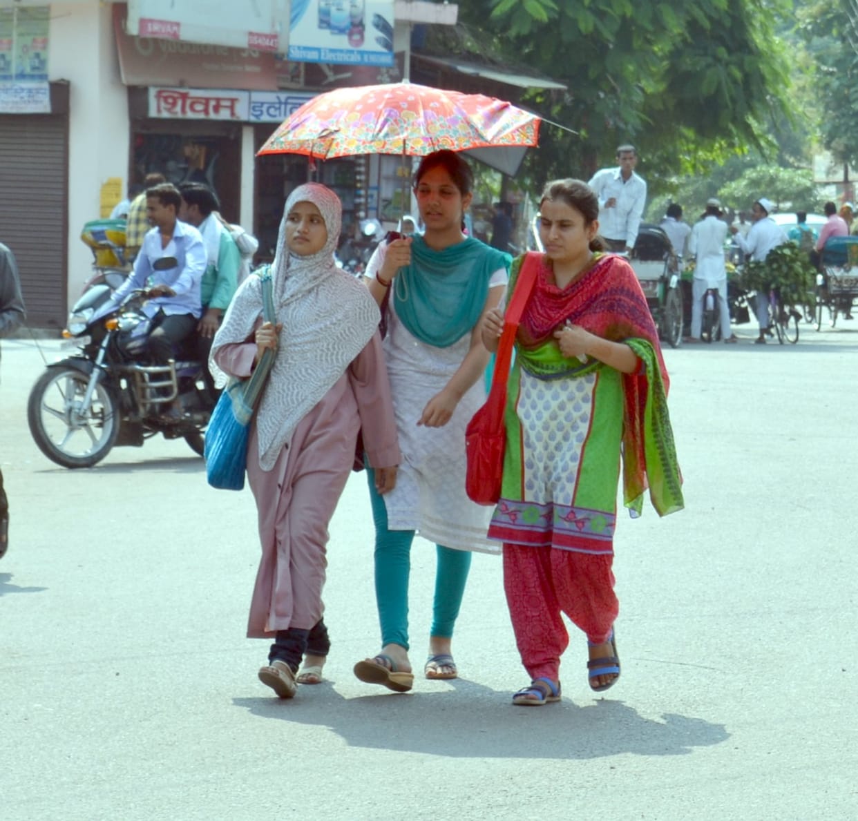 People came from humid heat Bilbila