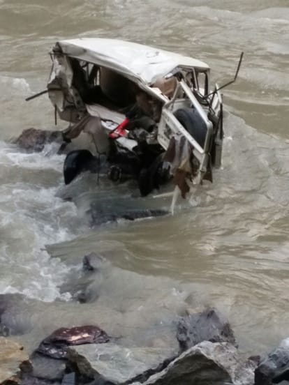 uncontrolled bolero fell in tons river