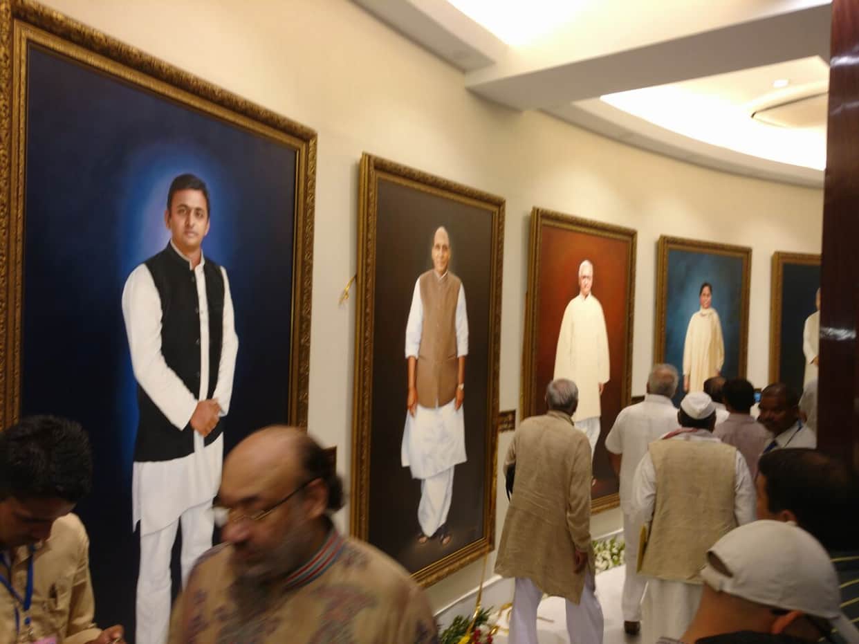 cm akhilesh unveiled pictures of former chief ministers
