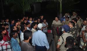 Kepiusi students harvested organically , threw stones at police
