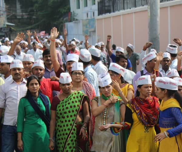 computer teacher protest at cm office
