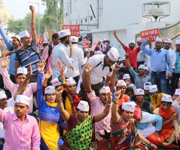 computer teacher protest at cm office