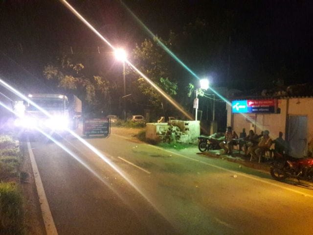 Claims police did not show up on airport highway ....