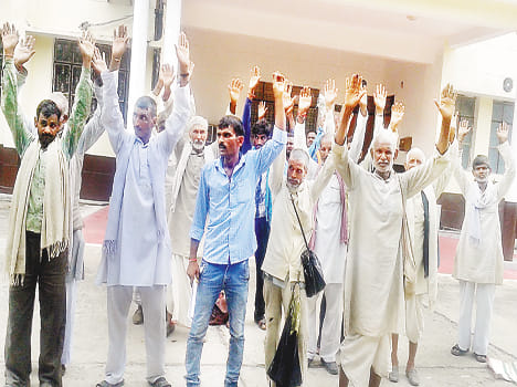 Drought relief and the absence of the villagers surveyed the commotion