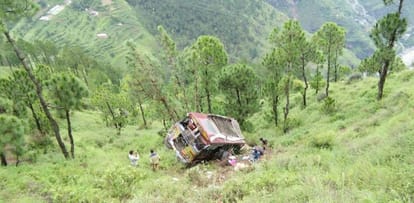 Bus accident in kullu 74 injured