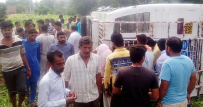 mini bus collission in abohar, 14 people injured, after listening accident news mother died