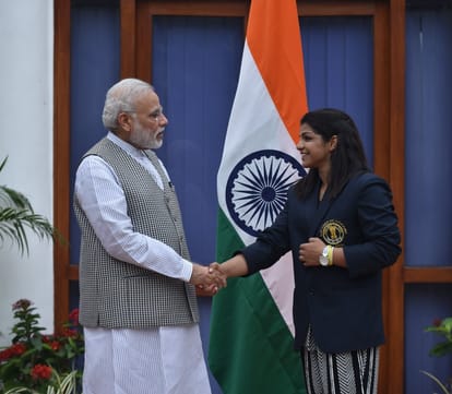 PM Modi Asks Sakshi Hope you Wont Hit Me