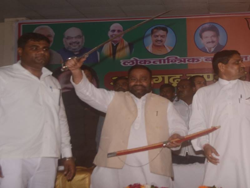dalit ke sammaan ka sauda hone par chhodee basapa: svaamee prasaad
