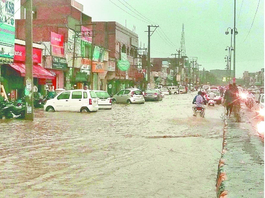 rain in tohana, monsoon in fatehabad, road full rain water, fatehabad