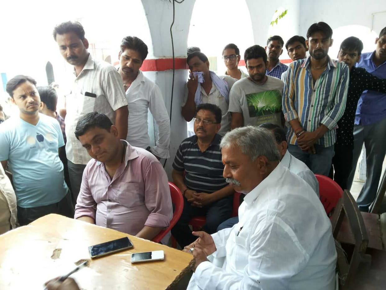 Saraf's son robbed a million of goods 