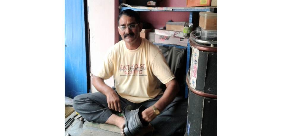 National Hockey Player Subhash Chand that make shoes in Hamirpur town of Himachal Pradesh