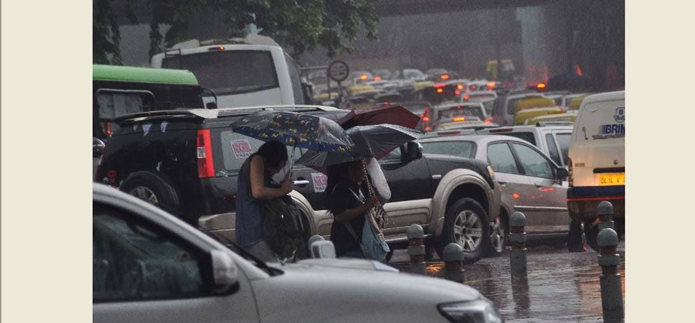 Traffic jam in several parts of ncr after heavy rainfall 