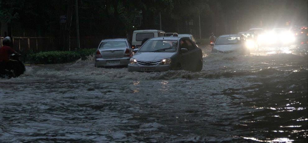 Traffic jam in several parts of ncr after heavy rainfall 