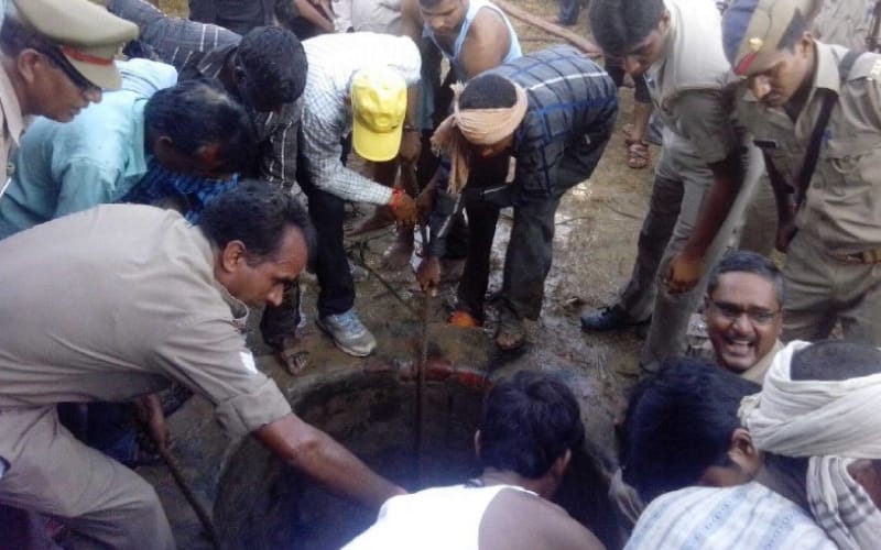 father and son died due to poisonous gas in sitapur