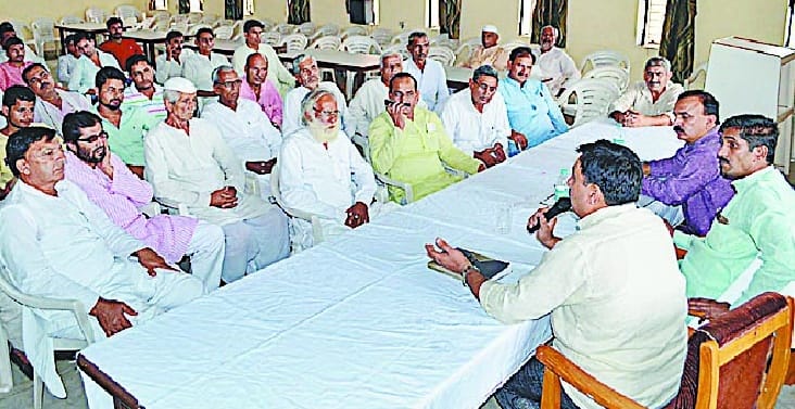 malakpur mill ke do afsar bandhak banaye