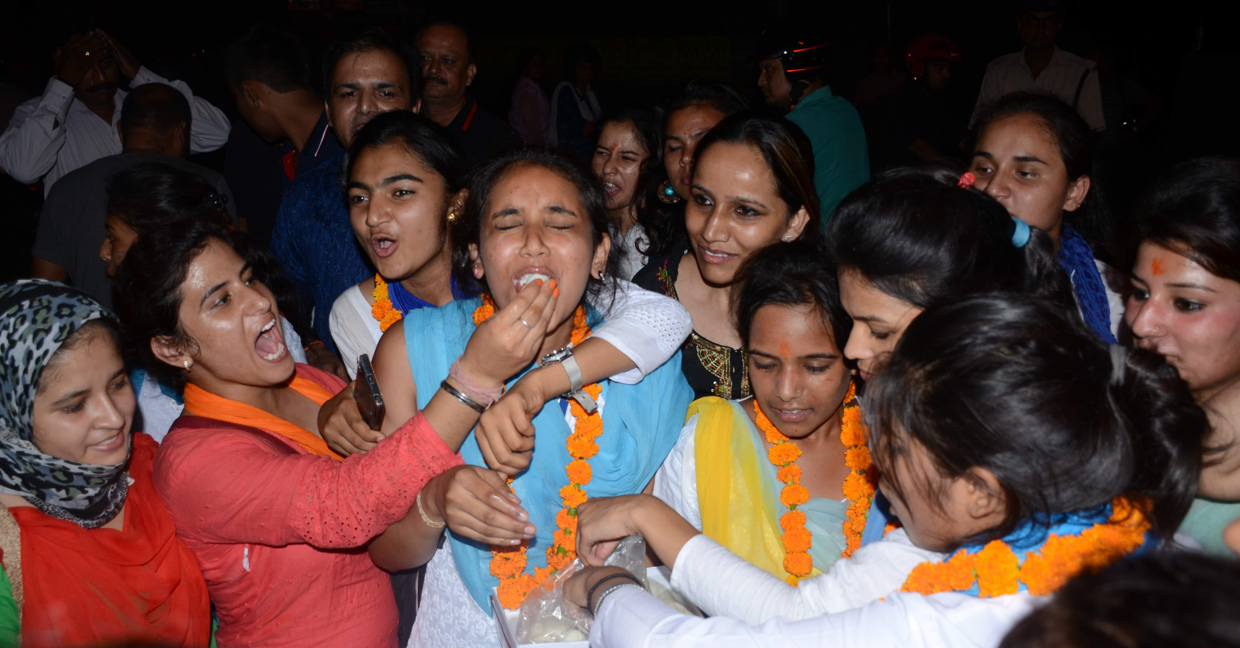 ABVP celebrate mkp college victory.