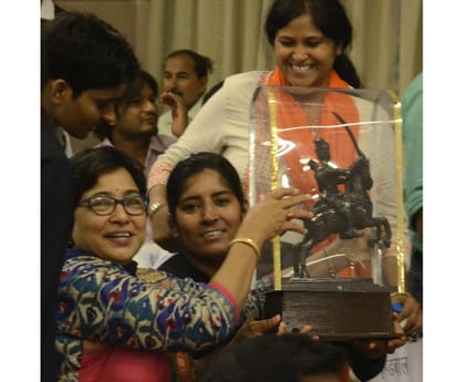 akhilesh announce 1 crore price money for sindhu, sakshi and deepa