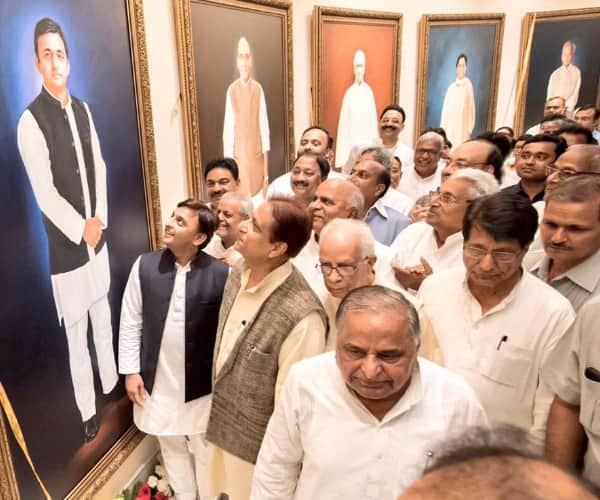 Mayawati refuses Chief Minister Akhilesh's invitation.
