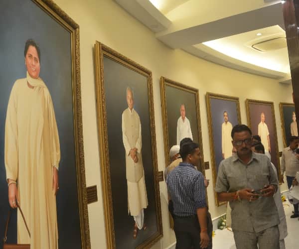 Mayawati refuses Chief Minister Akhilesh's invitation.