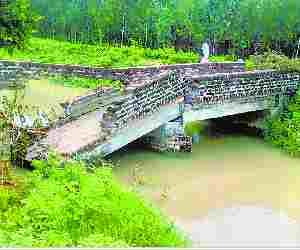 Sarayu canal bridge broken