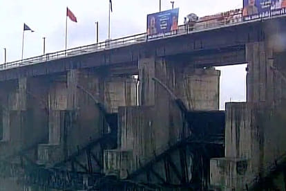 Modi launches Sauni Project: People perform torch aarti Narmada banks