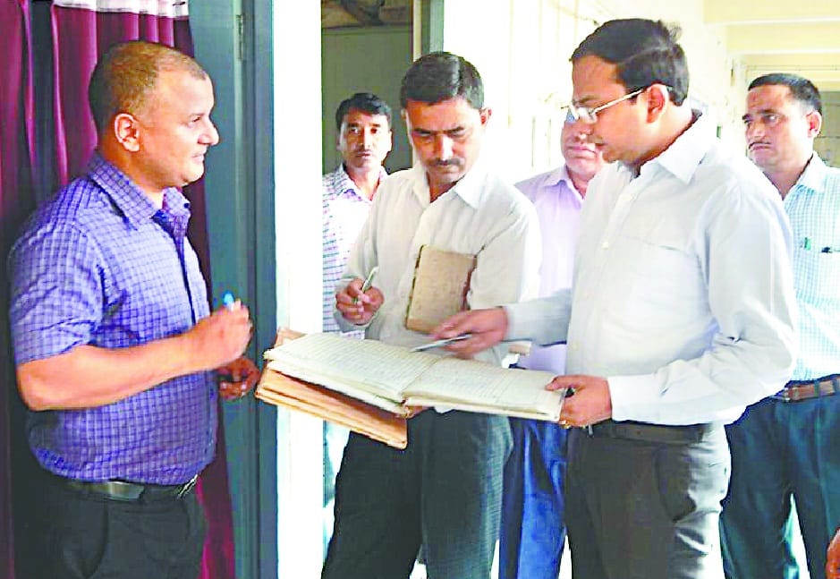 Development of DM in the house raid, several officers missing employee